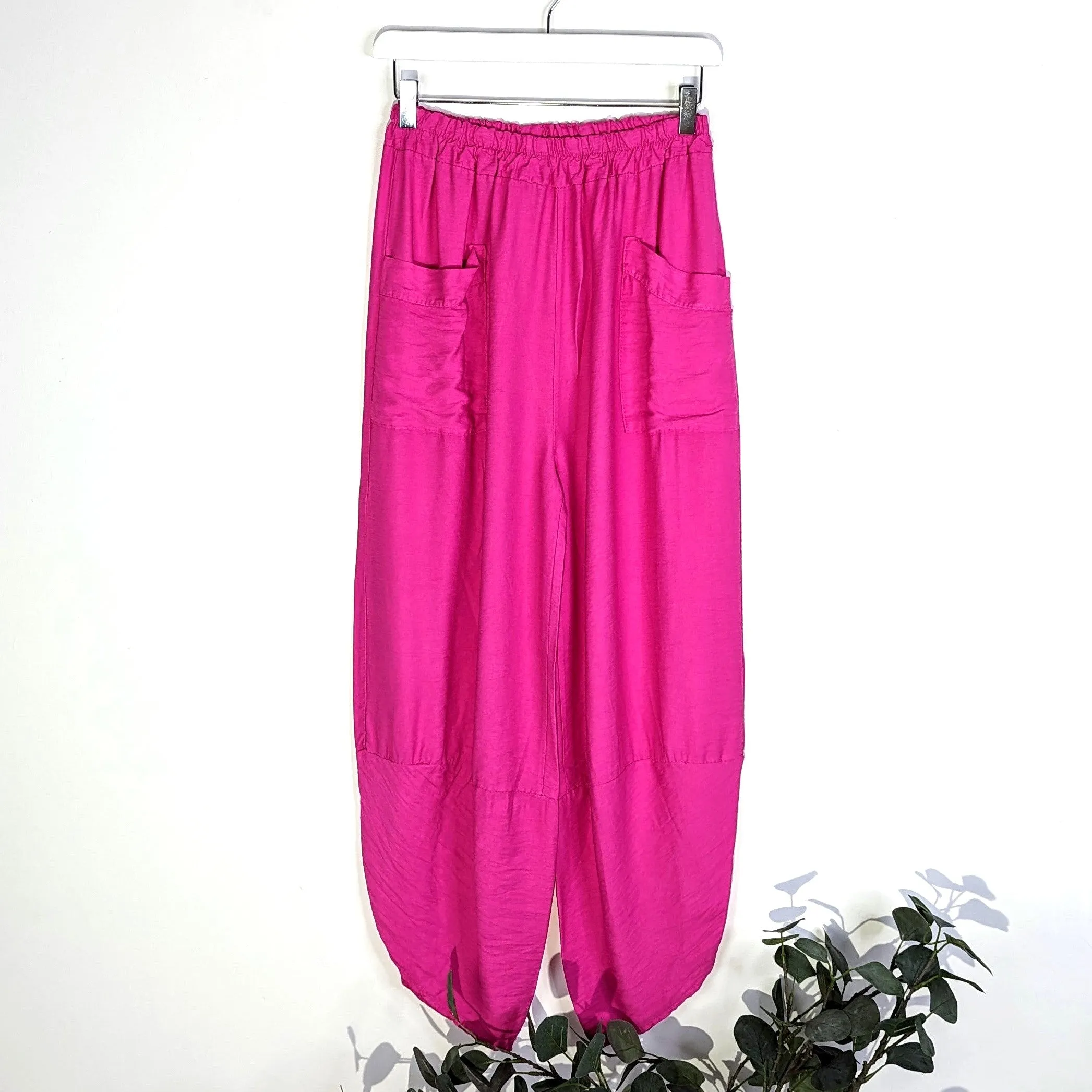 Light weight denim style relaxed trousers with front patch pockets (M-L)