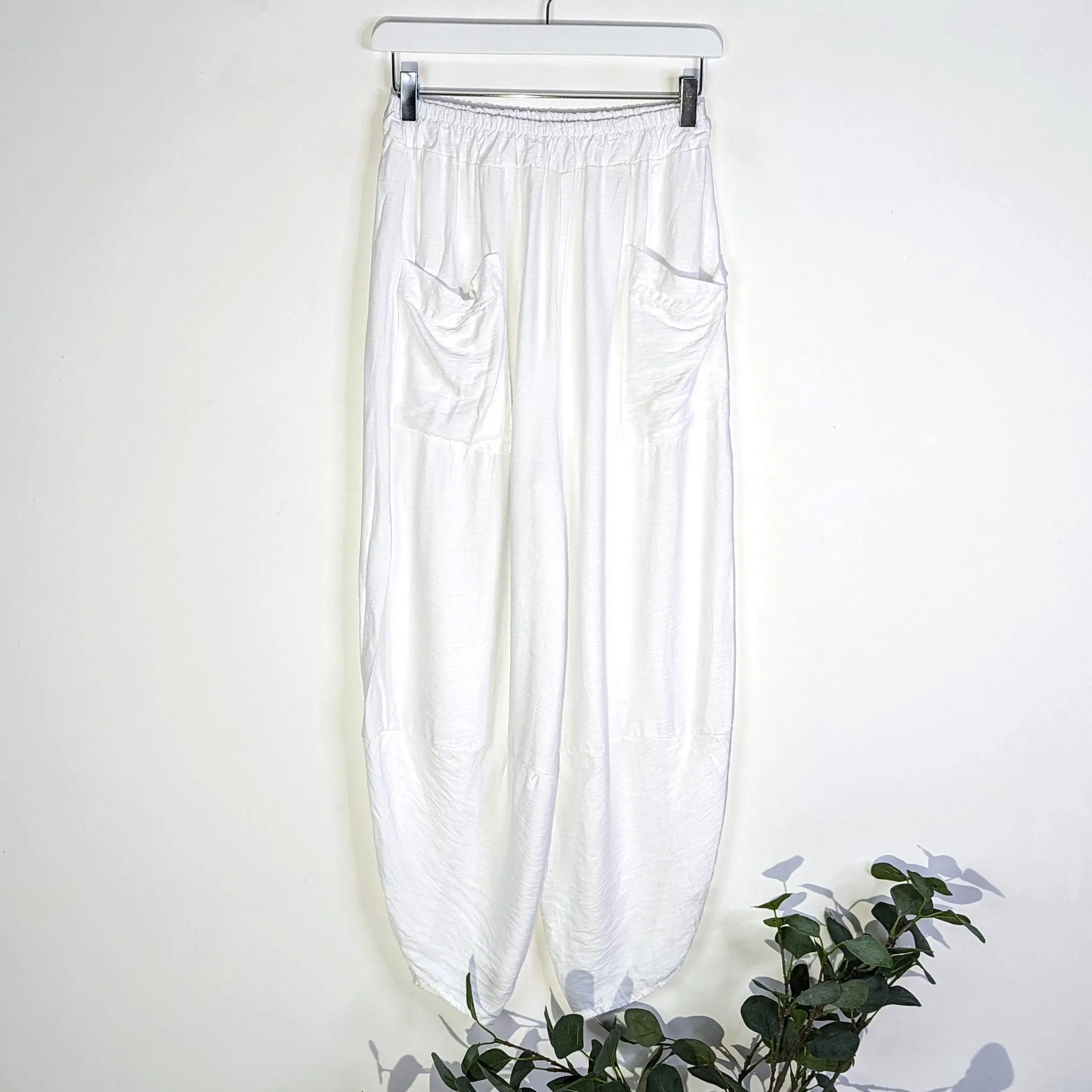 Light weight denim style relaxed trousers with front patch pockets (M-L)