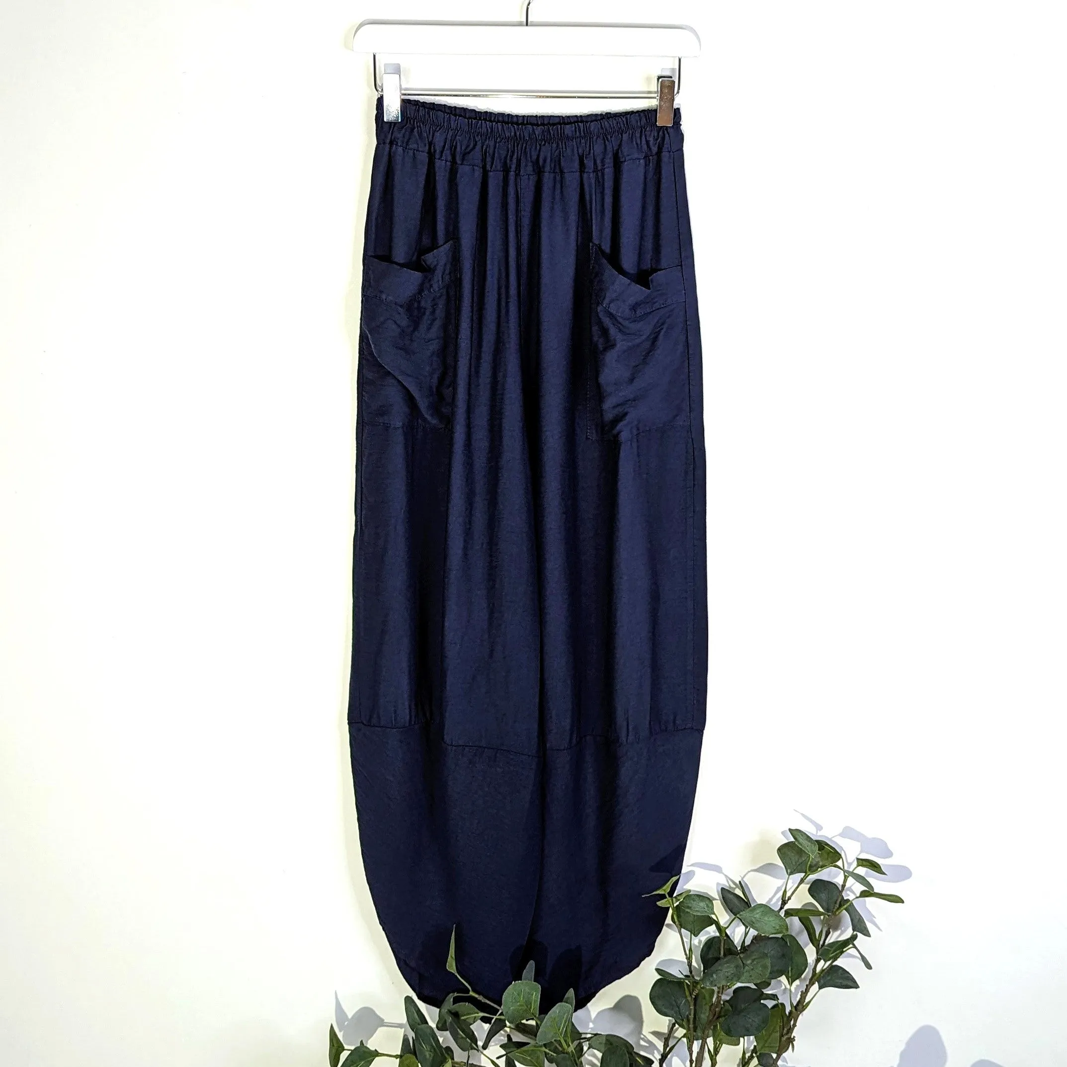 Light weight denim style relaxed trousers with front patch pockets (M-L)