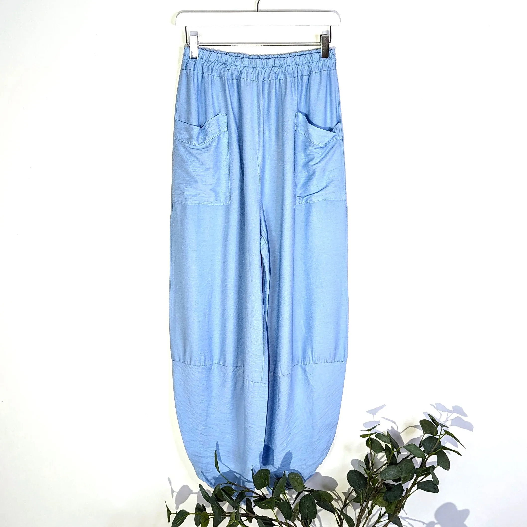 Light weight denim style relaxed trousers with front patch pockets (M-L)